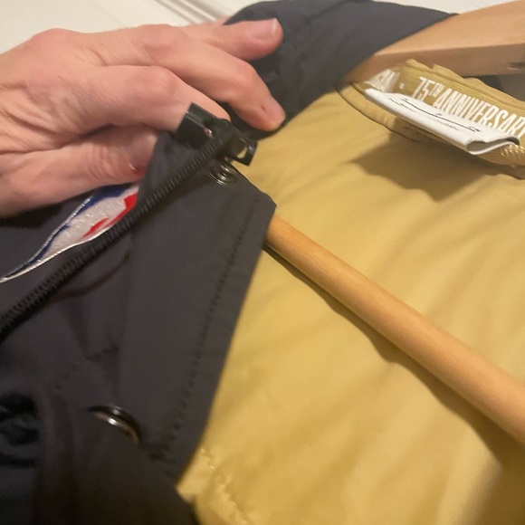 Toronto Raptors Nike Black/Gold City Edition Courtside Bomber Jacket Mens Small - Picture 4 of 5